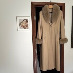 Ellen Tracy Tan Trench Coat with Fur Accents